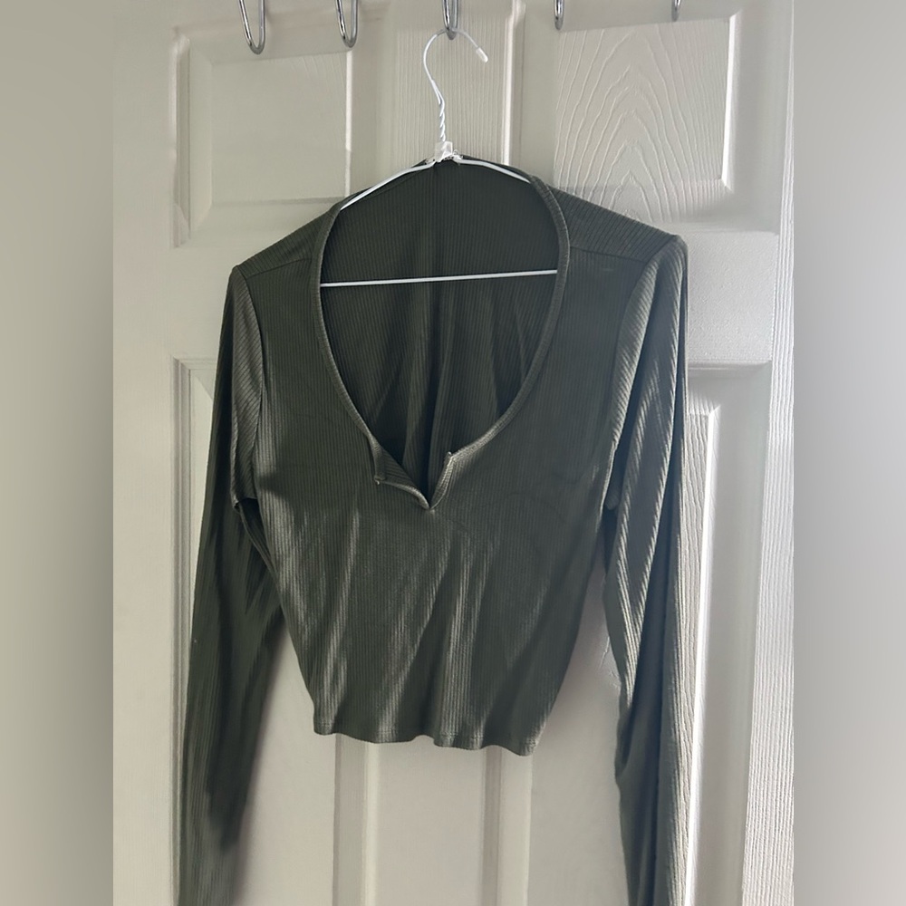 Long sleeve crop top